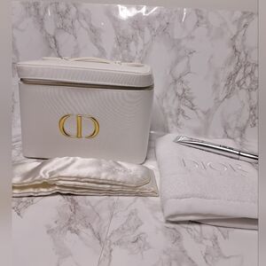 Dior White Vanity Case, Hand Towel, Headband And 15 ml Capture Totale Hyalushot